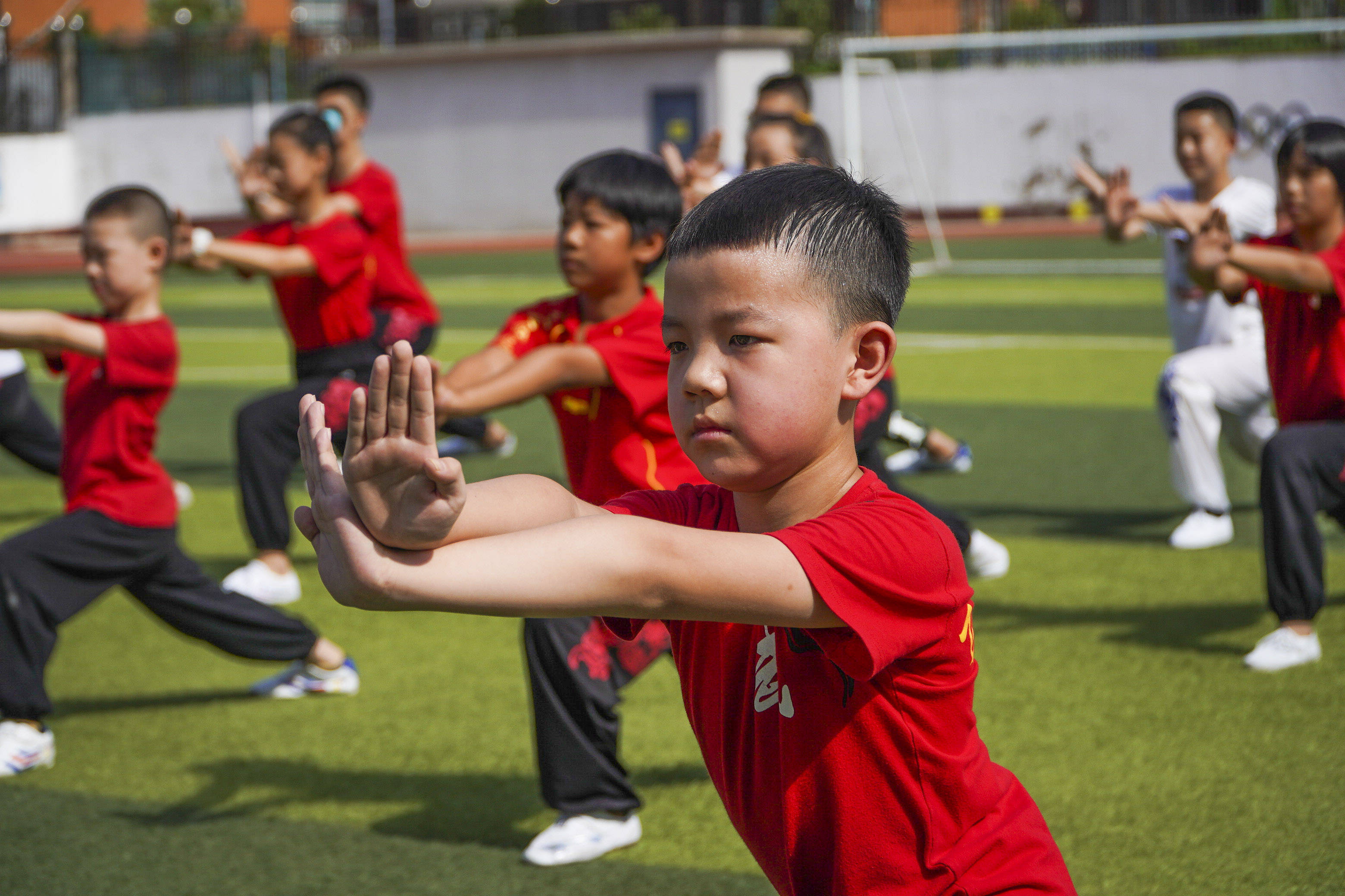 新华社|暑假“动起来”