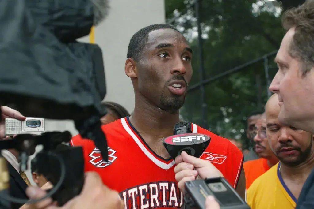 Kobe|一双鞋，让你记得18年前的夏天，“曼巴”在哪里