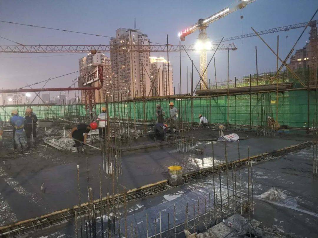 完成双栋结顶