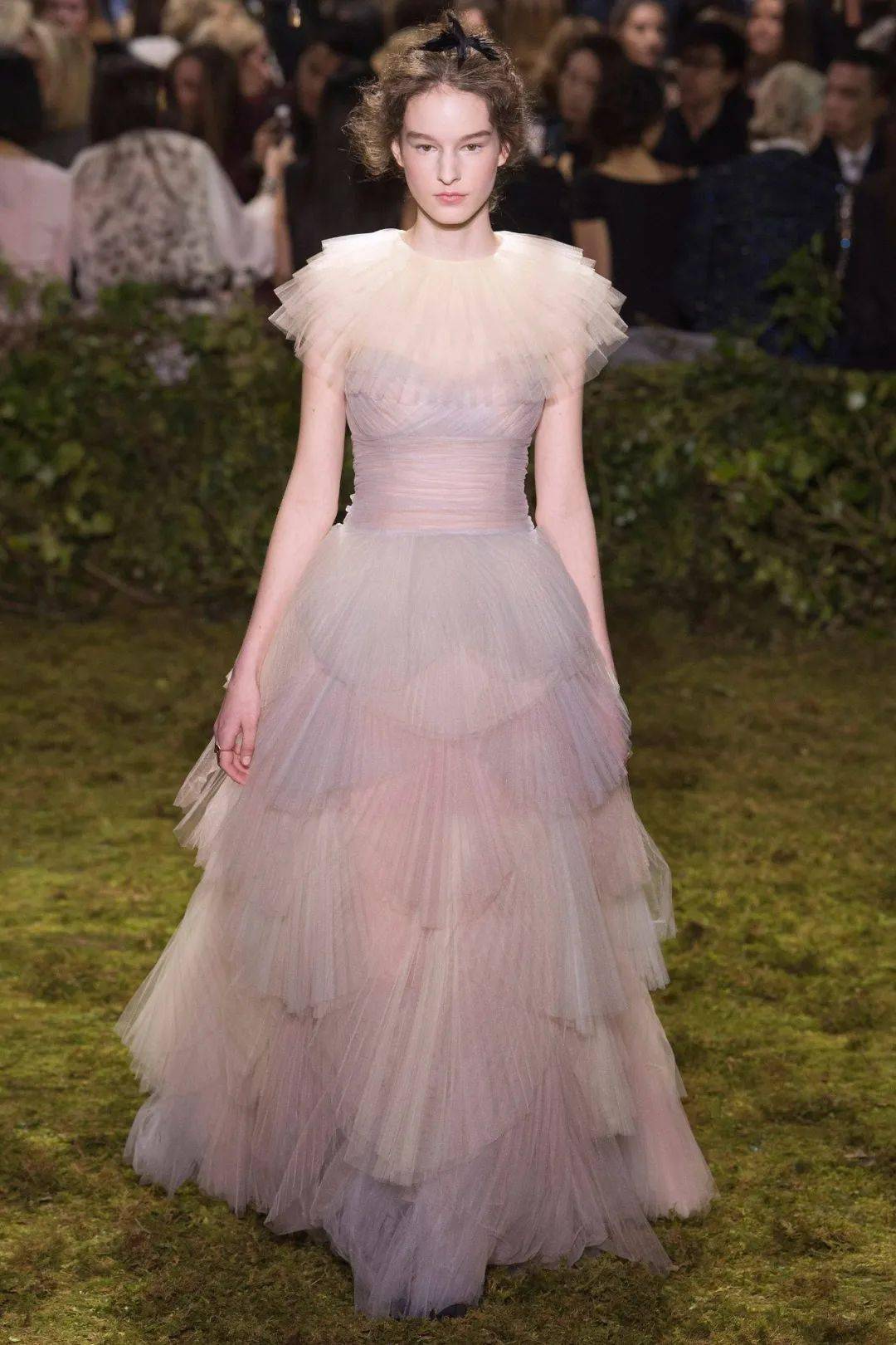 时装周|负重而行的巴黎高定时装周,怎么做才能逆天改命?