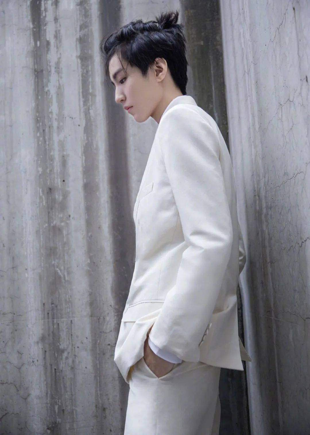 赵丽颖|快讯 | 王俊凯大片、赵丽颖美图、baby活动、孟美岐大片