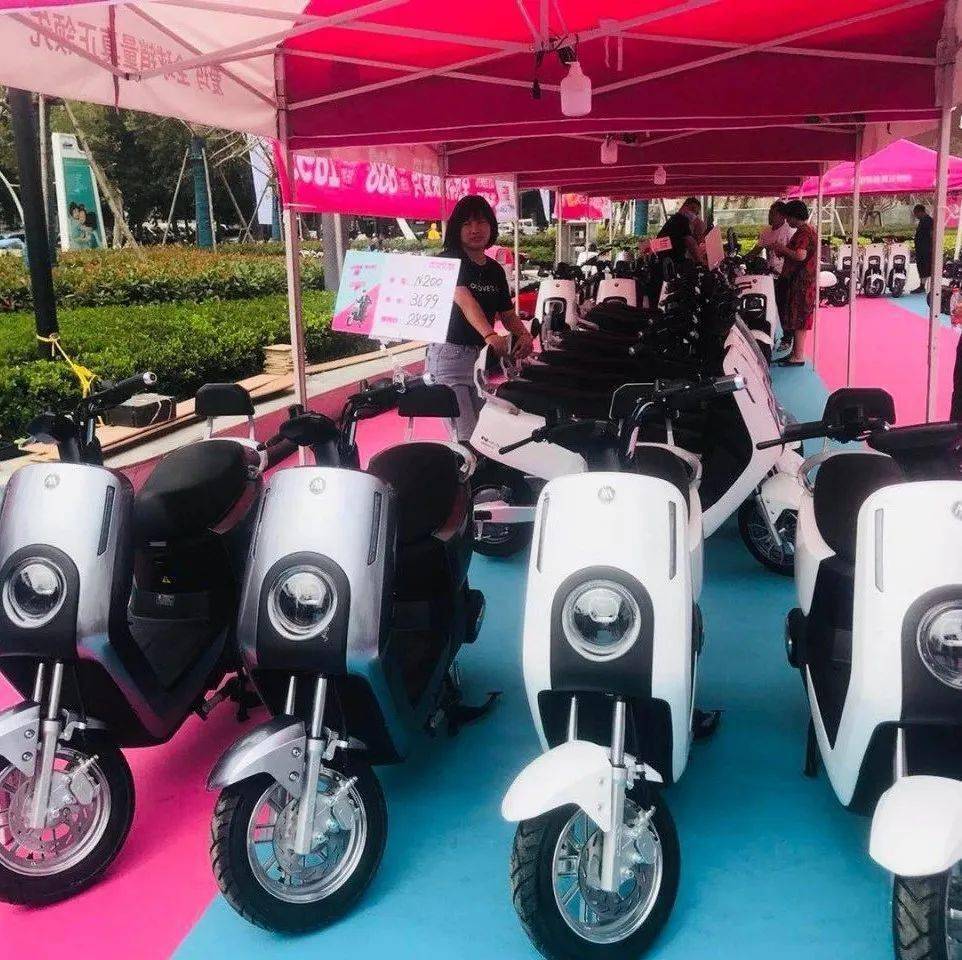 爱玛·豪锂系列e350 时尚vs复古,演绎电车新美学 电车是那台电车 但是