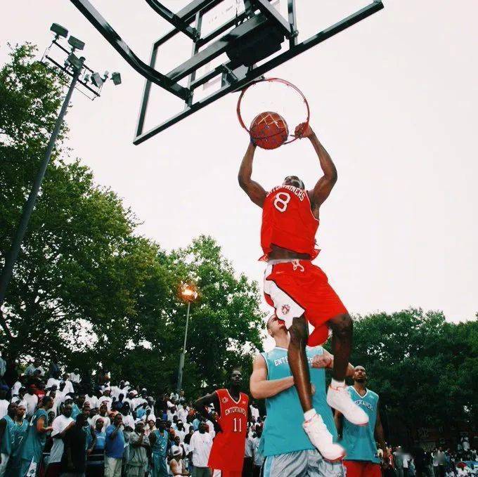 Kobe|一双鞋，让你记得18年前的夏天，“曼巴”在哪里