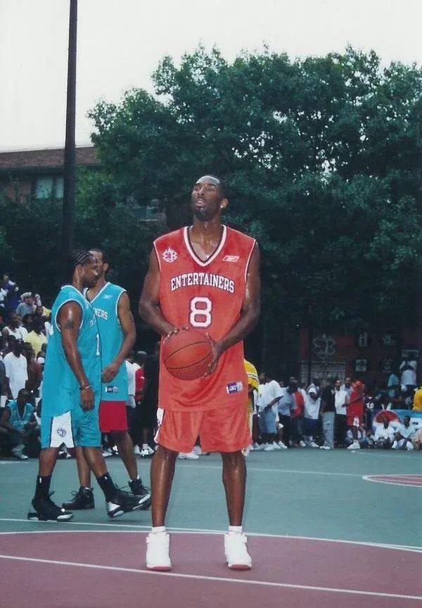 Kobe|一双鞋，让你记得18年前的夏天，“曼巴”在哪里