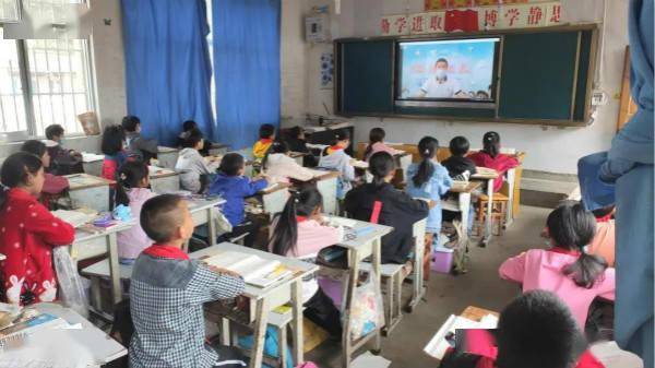 方庄|方庄教育“心系蓝天”云课堂吸粉云南师生