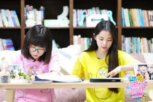 姐妹|短发欧阳娜娜甜美亮相闺蜜会，邀娣娣小巧打歌《NANA Ⅰ》