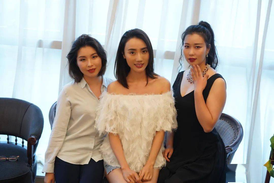 魔都|装妆样子 | 启动冷艳模式，「魔都A姐」横空出世！