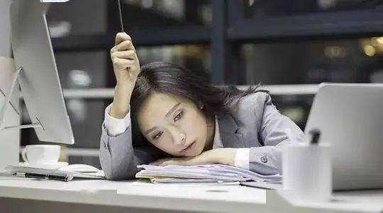 肌肤|皮肤油腻的元凶竟是它！补水保湿，99%的人用错了！