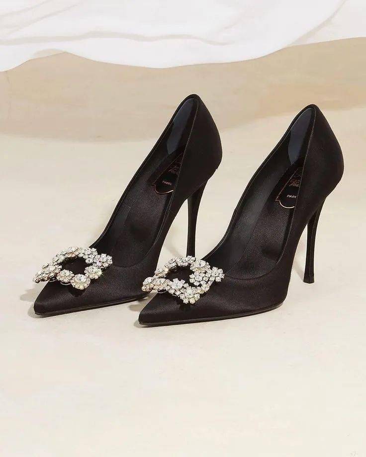 Roger|骨灰级经典Roger Vivier方扣鞋，又出了绝美新款！