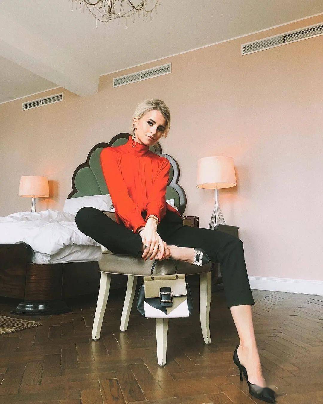 Roger|骨灰级经典Roger Vivier方扣鞋，又出了绝美新款！