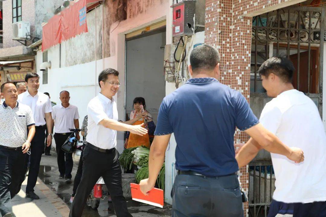 到梁嘉俊家中慰问