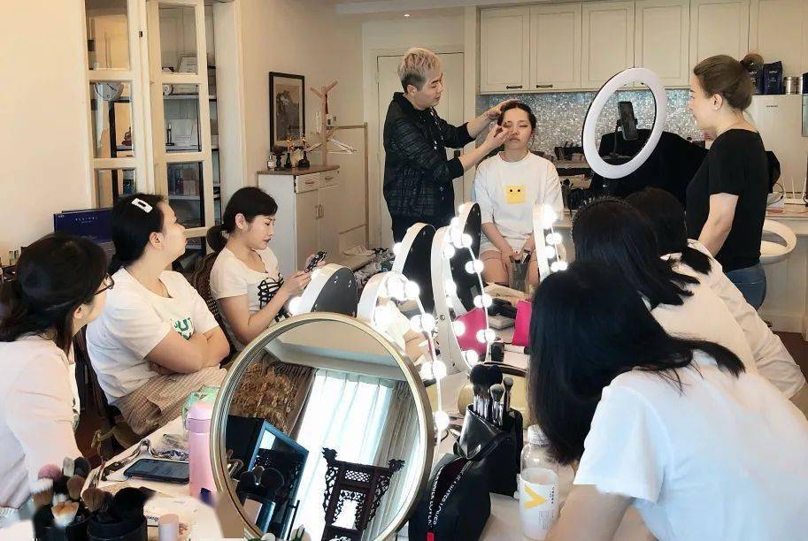 魔都|装妆样子 | 启动冷艳模式，「魔都A姐」横空出世！