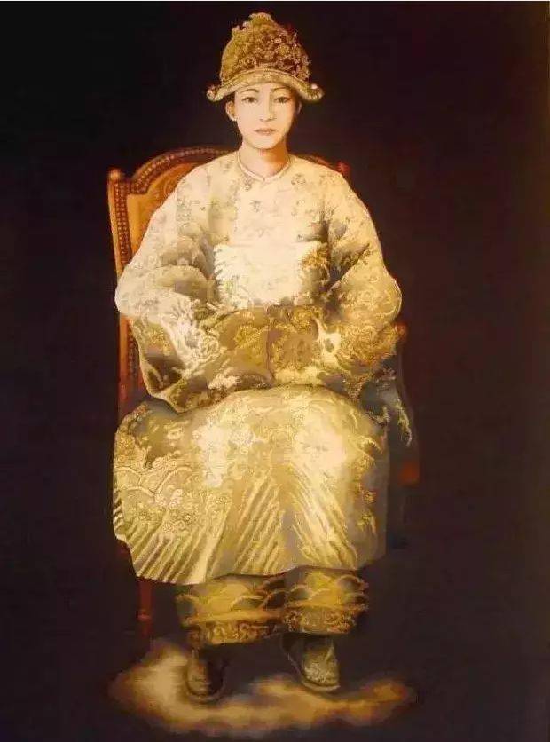 南芳|她为王室连生5子,死后却曝尸荒野!惊艳世界的末代皇后,是如何把自己作死的？