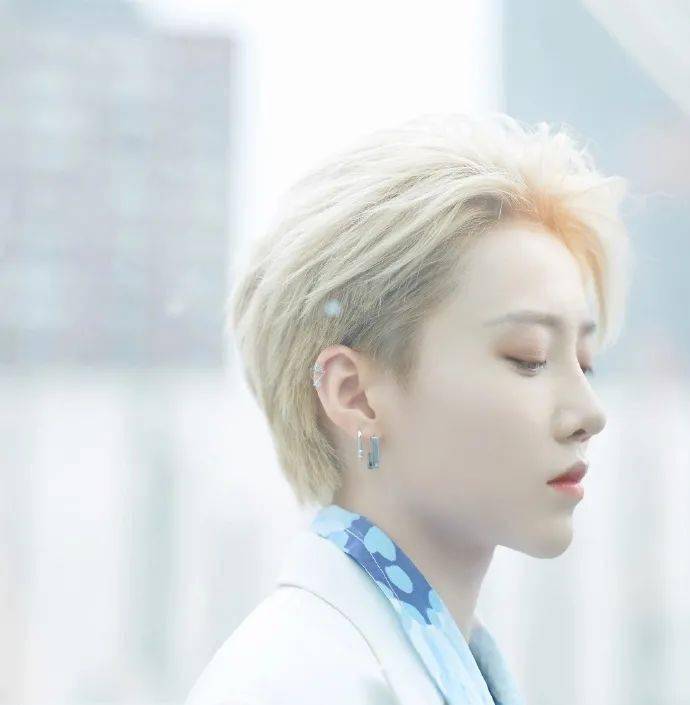 姐姐|Tony上线，姐姐团邀请你加入他们的造型群聊！