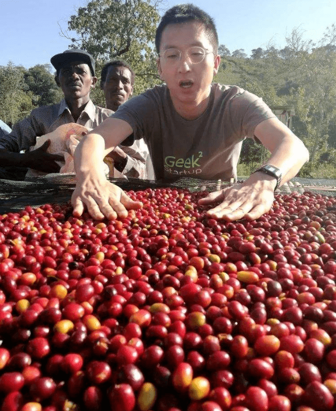 皮肤|想知道如何让肌肤常驻18岁吗？想知道明星三四十岁依然拥有靓丽肌肤吗？点进来我告诉你