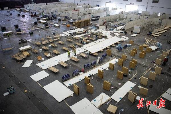 完成使命!武汉客厅方舱医院开始拆除