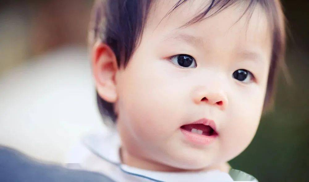 孩子默默疼了2年，妈妈才第一次带她去医院