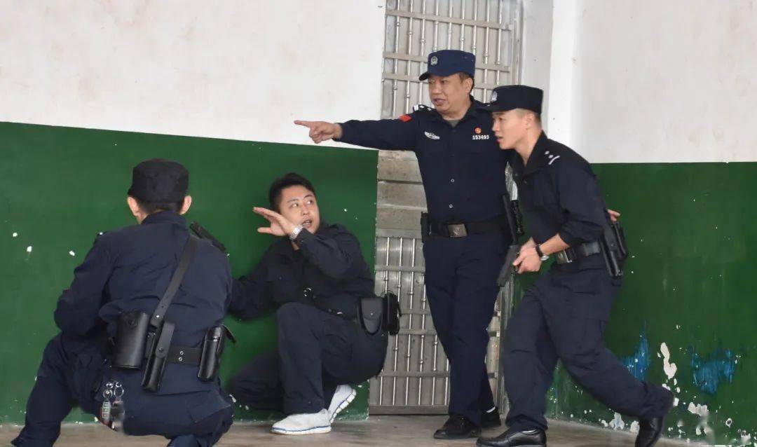 湖南:从军装到警服,从部队到警营,热血豪情,永葆军人本色!