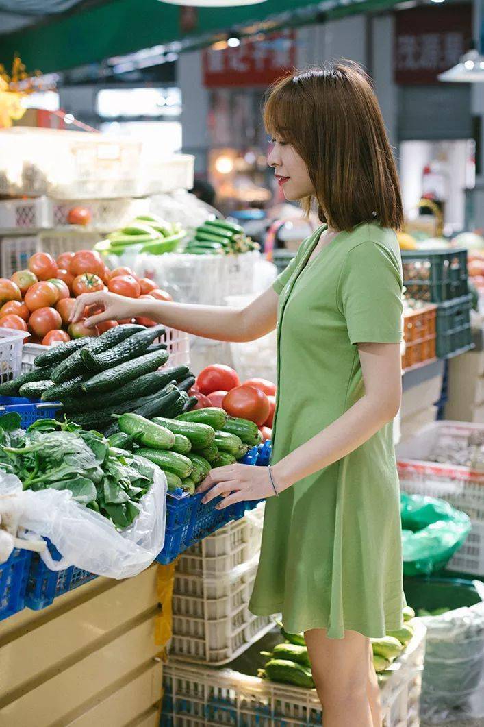 照片|我带妹子在脏、乱、差的「菜市场」拍了组照片，结果......