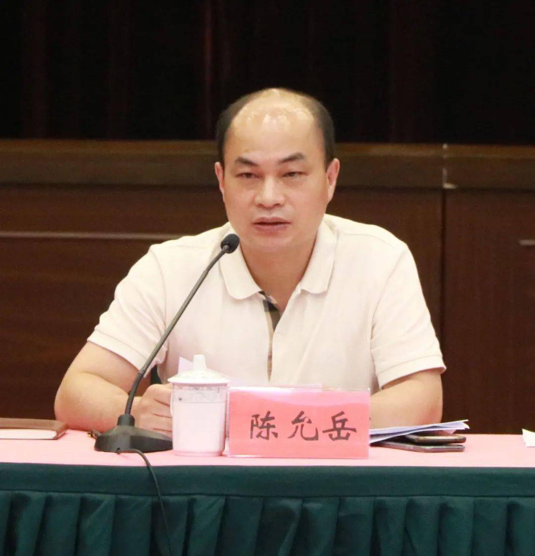 会上,陈允岳副区长从肯定成绩,正视问题,紧盯重点,合力攻坚,落实责任