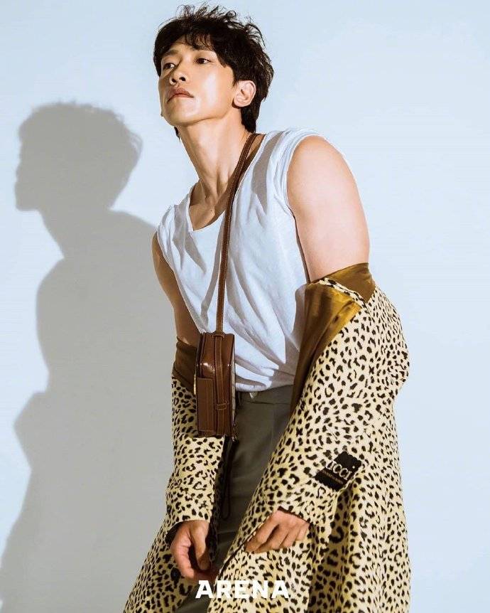 行走|减肥后的RAIN 帅气十足！