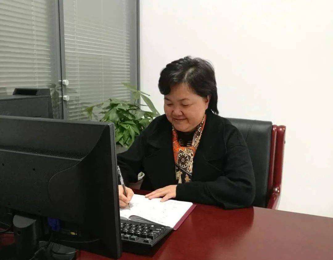 蠡口实验小学党支部 沈利华自担任学校书记,校长以来,她以对党无限