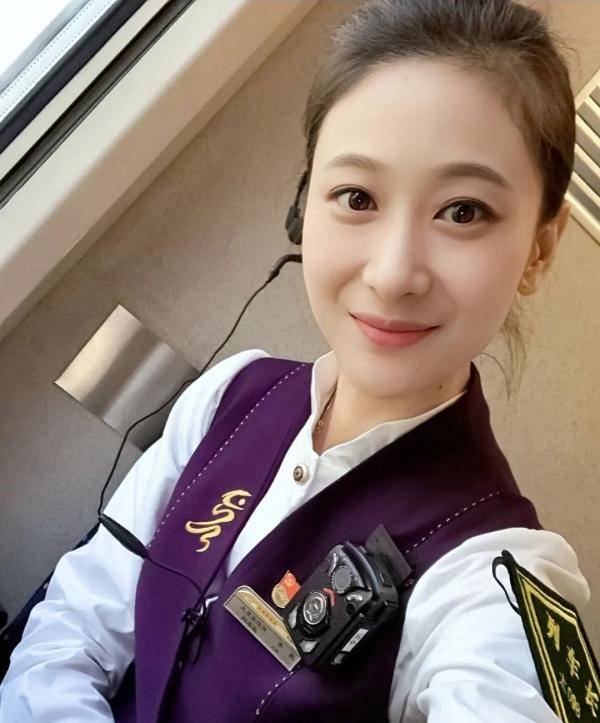 通信员|又美又飒！看“兵姐姐”变装