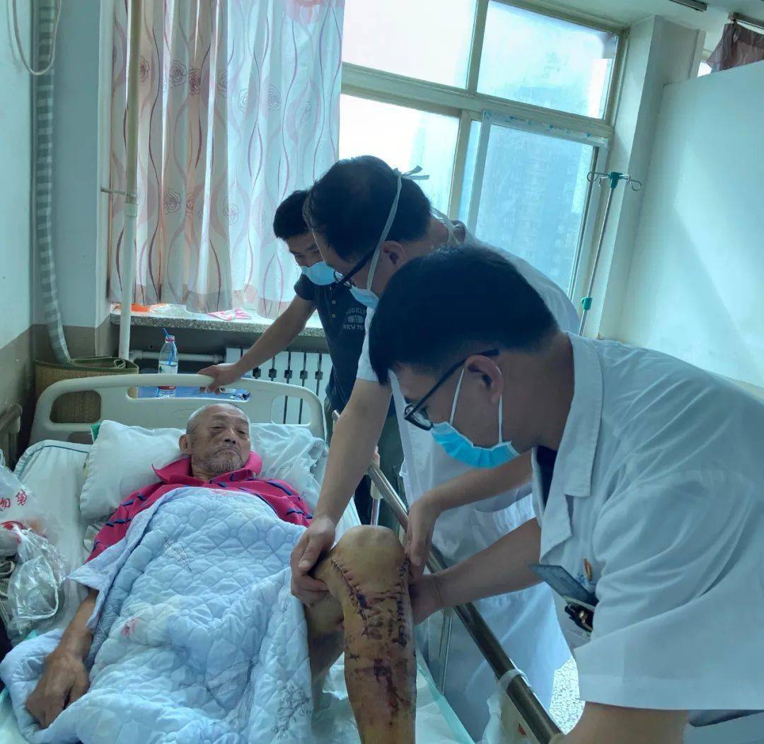救治|【助力文明城市建设】市第三医院骨科成功救治退役老兵 谱写双拥为民新篇章