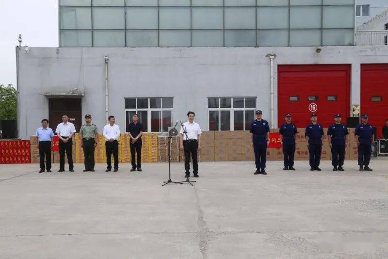‘AG亚娱集团’
张建慧市长探望慰问商丘消防救援队伍(图2)