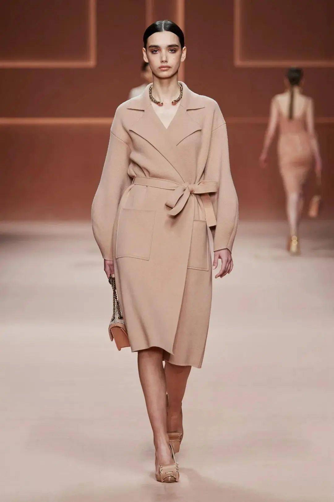 色彩|2020/21秋冬女装色彩趋势：复古时尚风潮再次燃起！半身裙流行趋势！