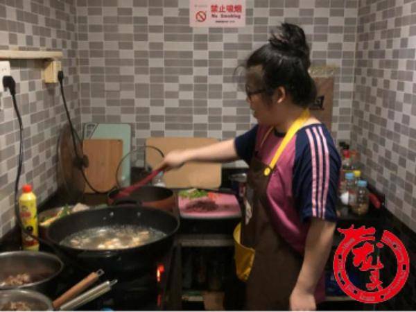 厨房|儿童医院血液内科小厨房：一口锅“熬”出百家滋味