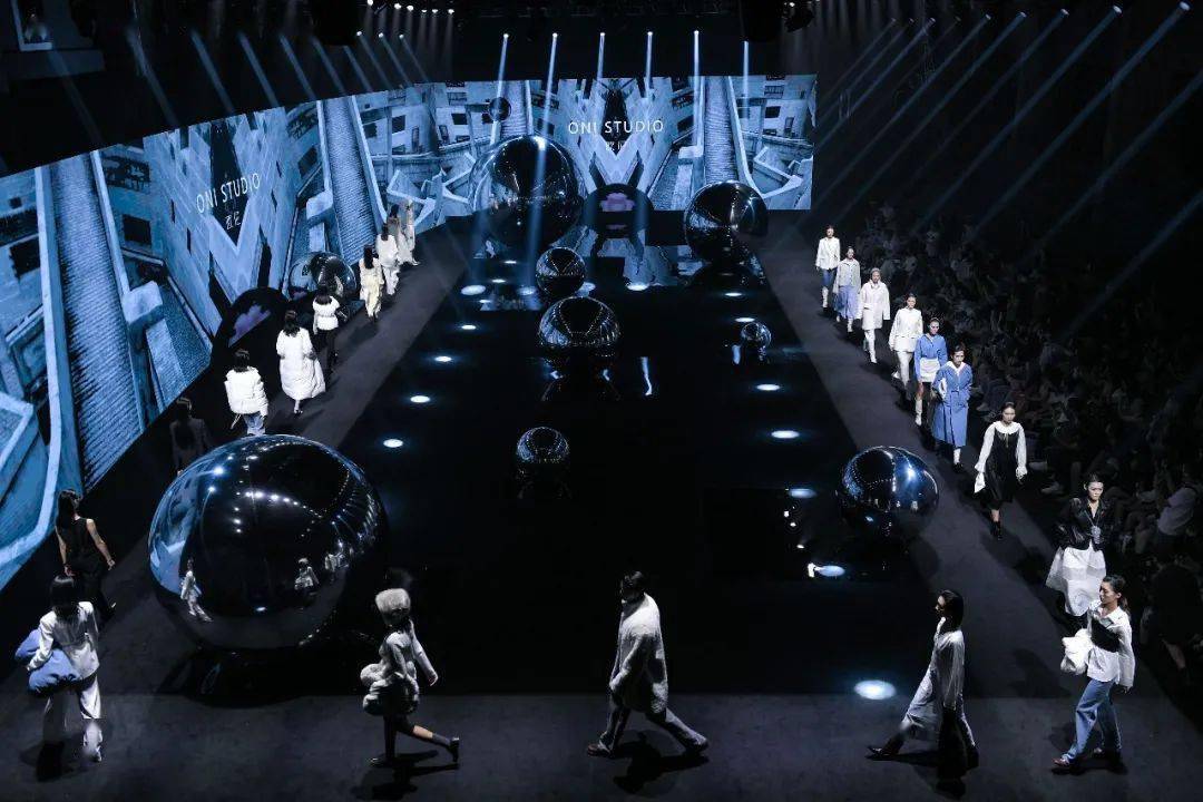 向在|ONI STUDIO 品牌专场秀 | 一手 · SUN IN SKY国际时尚周（暨SUN IN SKY第七届发布周）