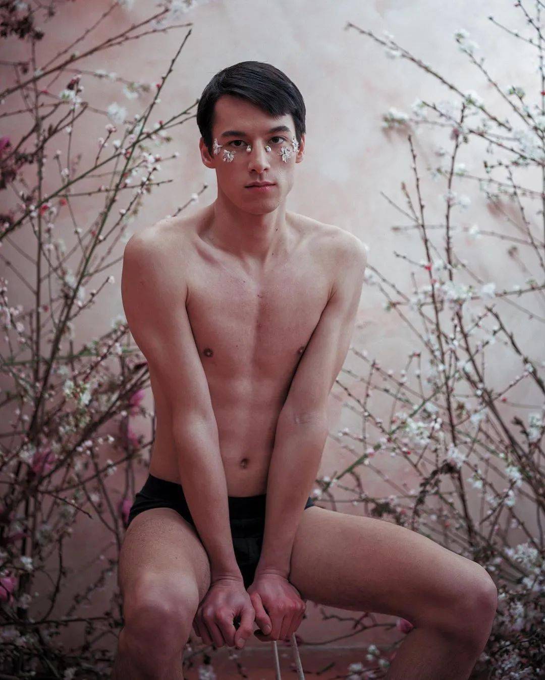 亚裔|时尚圈又迎来热门亚裔男模新人，完美到无需任何修饰