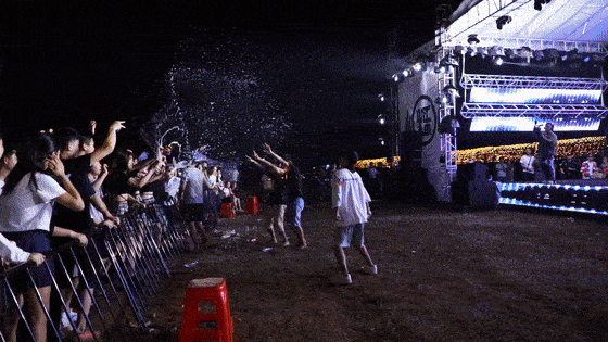 极光视频真实现场 fe739508faf64b5ab1c237154af2bfd6.gif