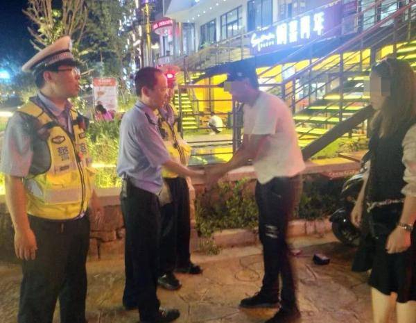 焦作|高温酷暑保平安｜惊险！一女子欲投河轻生，修武民警飞身解救