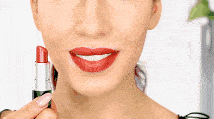 牙膏|牙黄真的太毁颜值！连涂口红都没人家好看