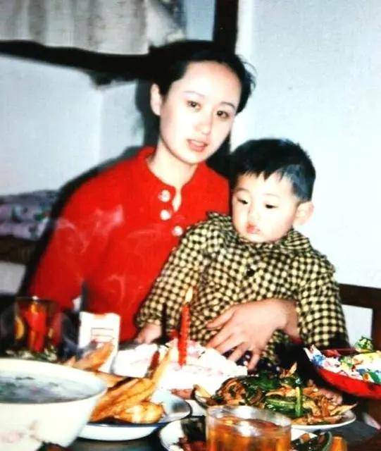 原创张继科为何球打得好,人长得帅气?看他父母年轻时的样子就知道了
