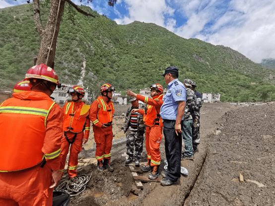 一线|15张照片带你走进抗洪抢险救援一线……
