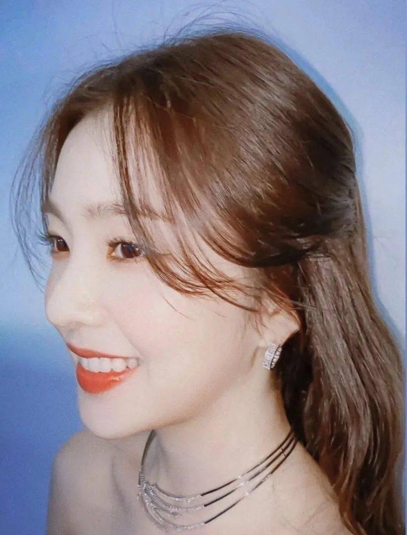 眼影|新趋势的“好感妆”怎么画？Jennie：我来教你！