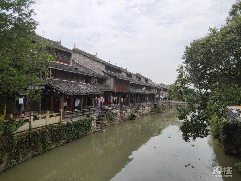 好久没有去路桥老街,以前的老街每逢集市日,人流摩肩接踵