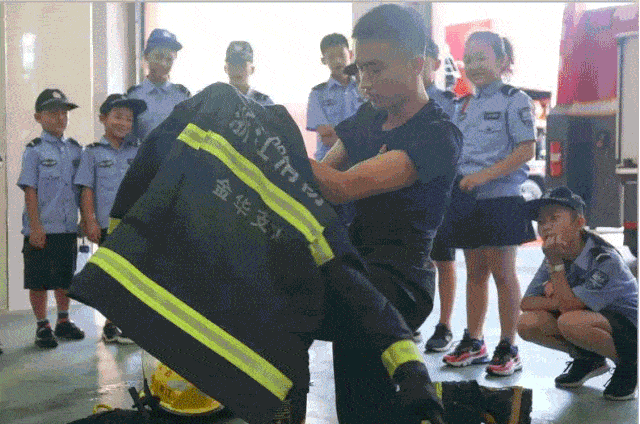 警服蓝火焰蓝愿成长路上安全与你们同在