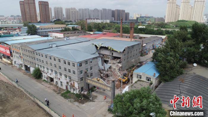 吕品|哈尔滨市一食品公司仓库部分楼体坍塌 多人被困