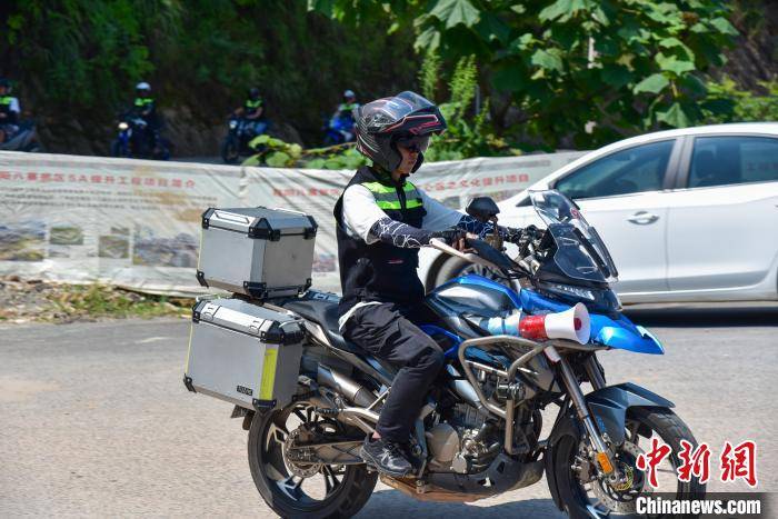 防火|广西侗族“90后”机车爱好者成保侗寨平安“蓝骑士”