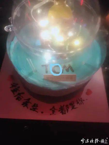 名字|尴尬！定制生日蛋糕，员工竟把男友名字拼音写错