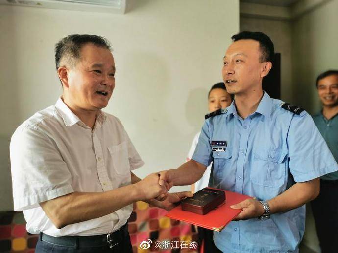 袁师傅|强忍病痛疏散乘客的杭州335路公交司机 被授予“市五一劳动奖章”