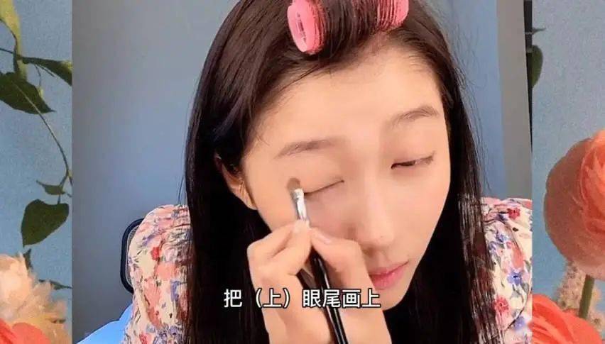 关晓彤|年年都是18岁,画个“四分之三减龄妆”就好了~