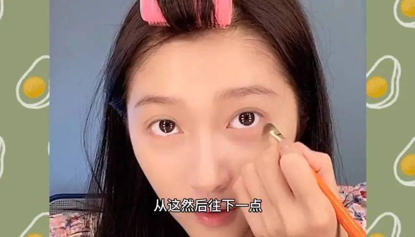 关晓彤|年年都是18岁,画个“四分之三减龄妆”就好了~