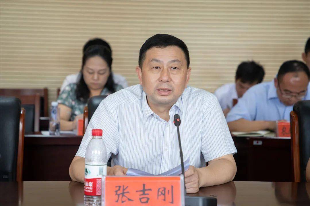 2020年东西部GDP比例_2020年中国gdp变化图