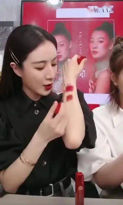 颜色|什么断货王斩男色，2020最美口红好看到让你都舍不得卸！