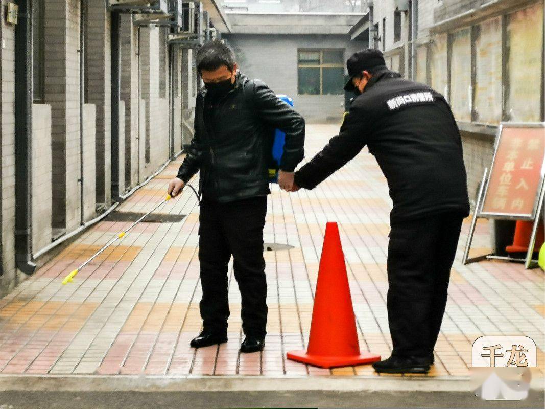 区域|京彩｜西直门，消杀人员匆忙的身影